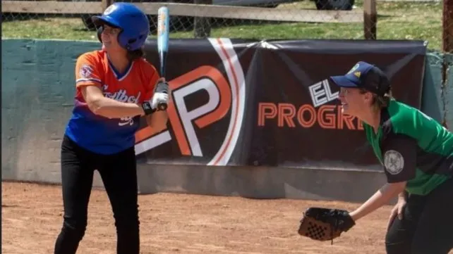 Softbol femenino de lanzamiento lento se juega en Paraná