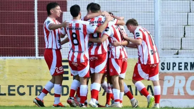 Atlético Paraná goleó a Martín Fierro en Maciá 6 a 1.